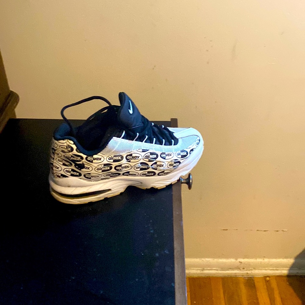 Black & White Nike Sneakers